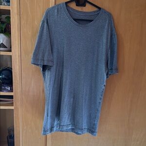 Men’s large Lululemon heather gray T-shirt